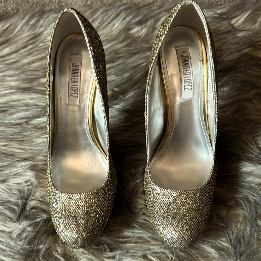 Gold sparkly Jennifer Lopez platform heels.  Size 8. Worn once.